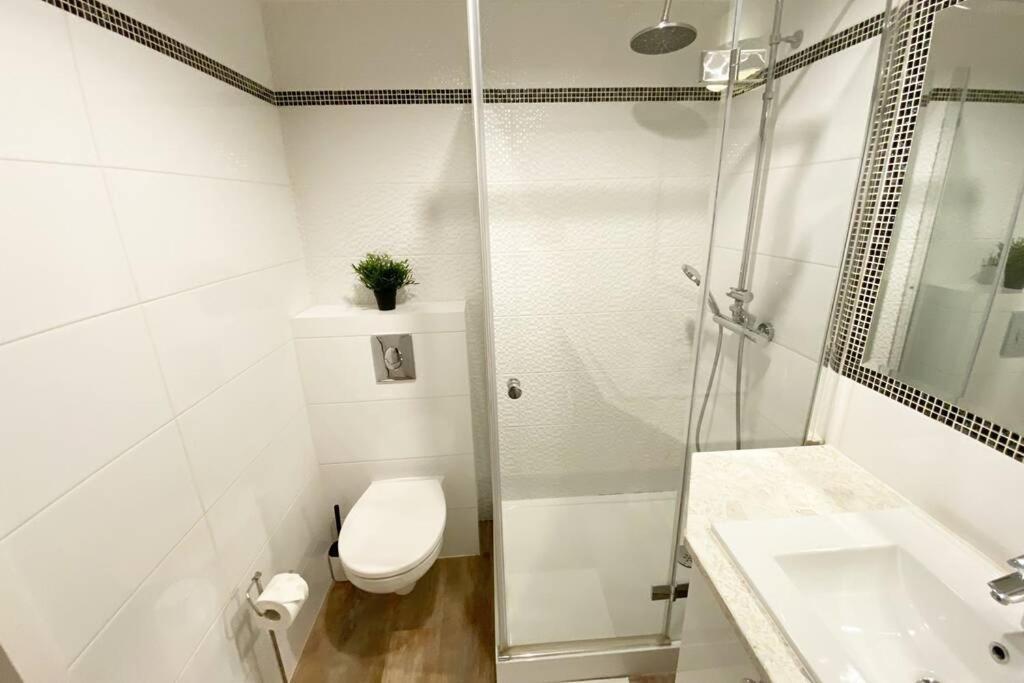 Exclusive 2Br! Apartment Near City Center +Netflix Varsóvia Exterior foto