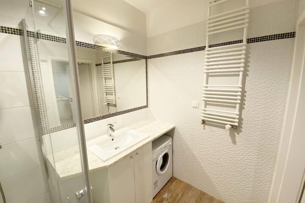 Exclusive 2Br! Apartment Near City Center +Netflix Varsóvia Exterior foto