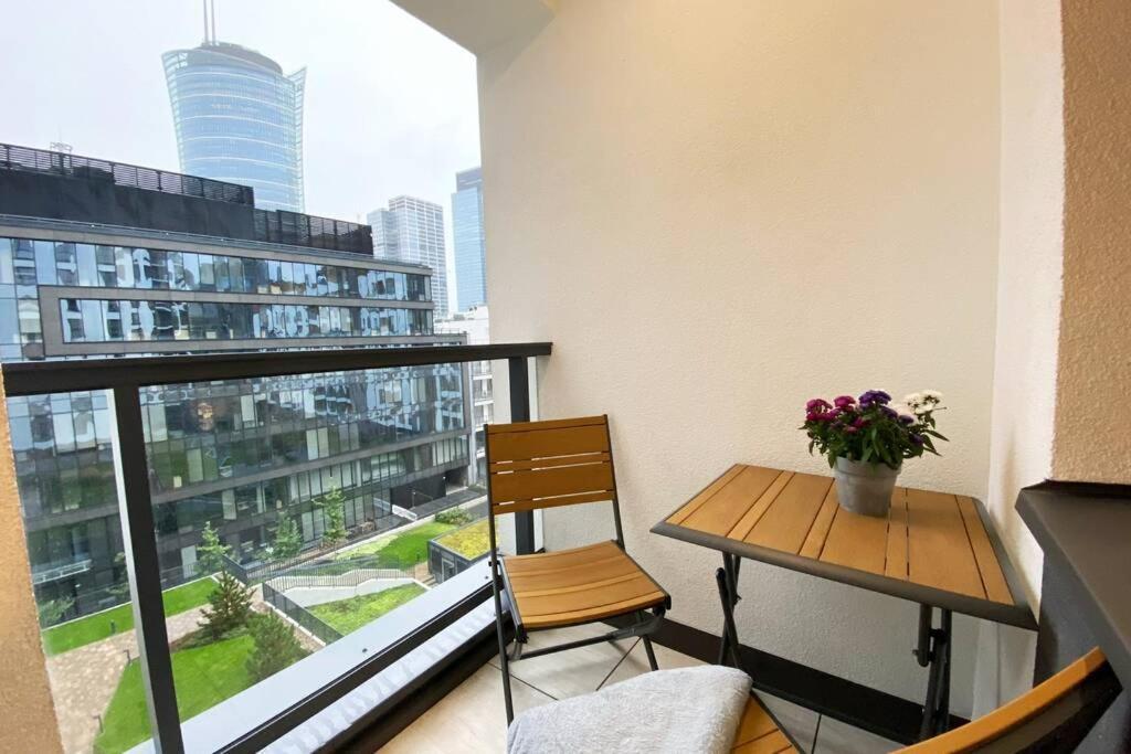 Exclusive 2Br! Apartment Near City Center +Netflix Varsóvia Exterior foto