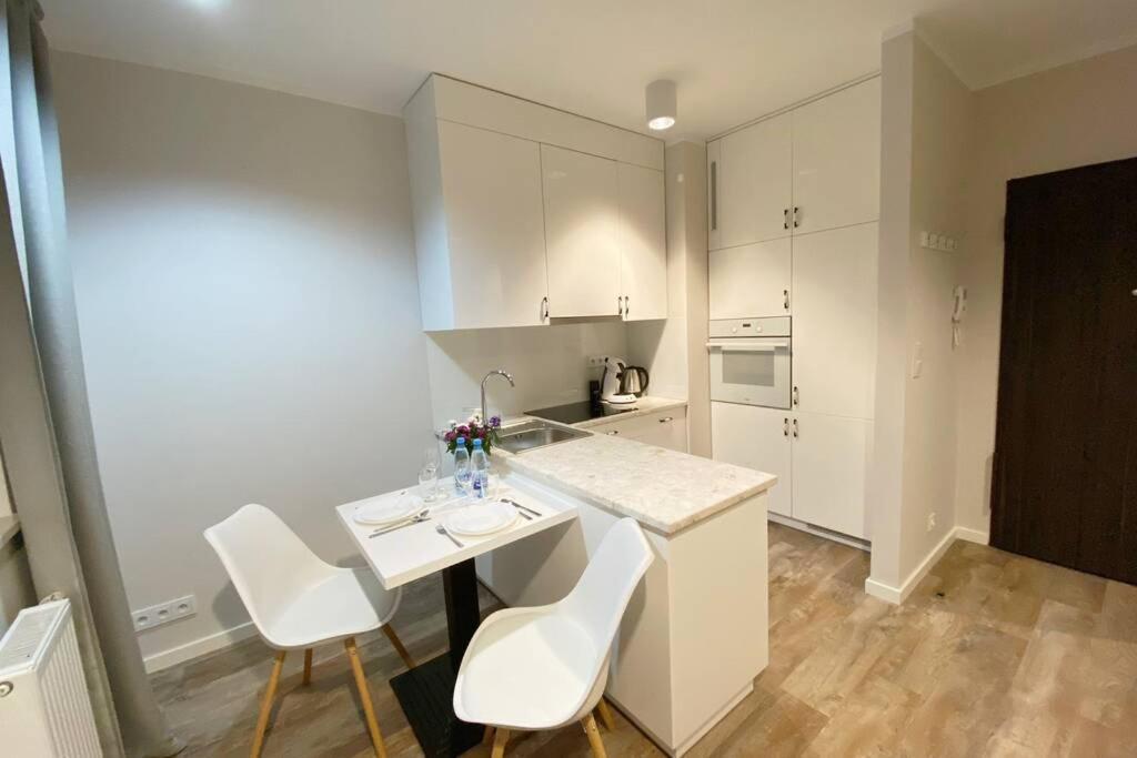 Exclusive 2Br! Apartment Near City Center +Netflix Varsóvia Exterior foto
